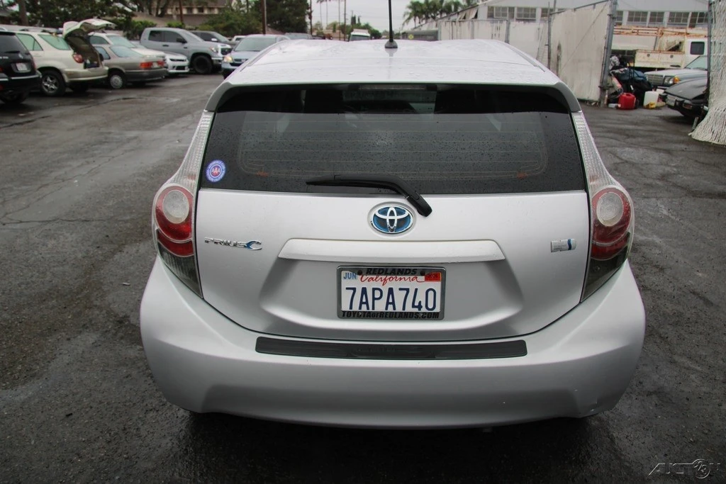 2013 Toyota Prius 3rd Gen - Image 5 of 21