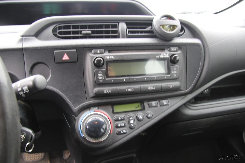 2013 Toyota Prius 3rd Gen - Image 16 of 21