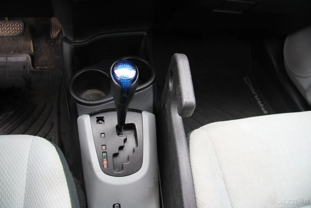 2013 Toyota Prius 3rd Gen - Image 17 of 21