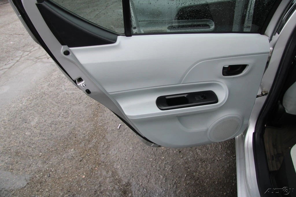 2013 Toyota Prius 3rd Gen - Image 18 of 21