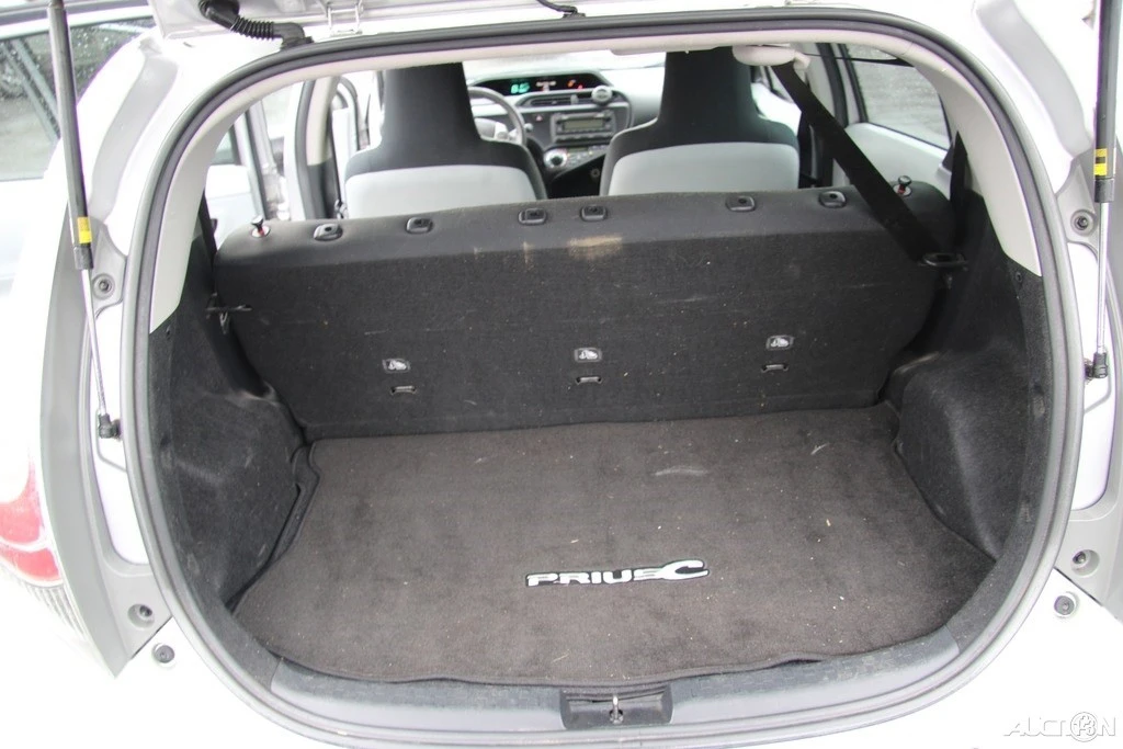 2013 Toyota Prius 3rd Gen - Image 20 of 21