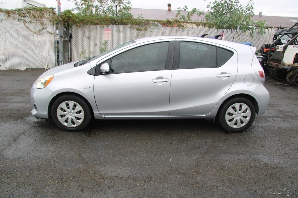 2013 Toyota Prius 3rd Gen - Image 3 of 21