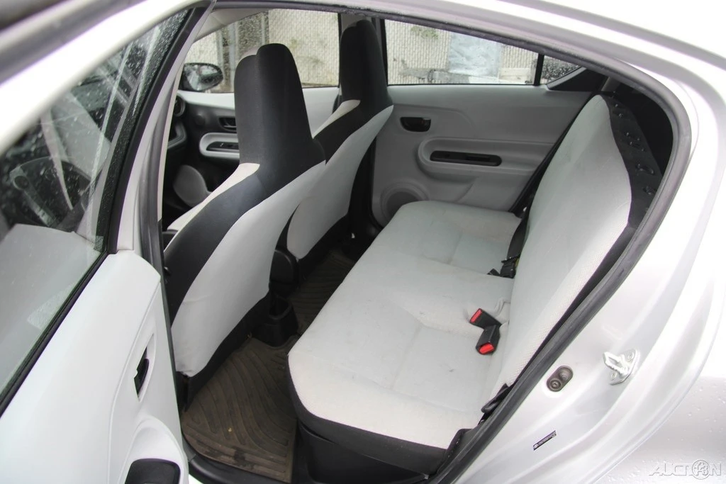2013 Toyota Prius 3rd Gen - Image 19 of 21