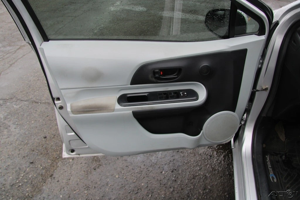 2013 Toyota Prius 3rd Gen - Image 11 of 21