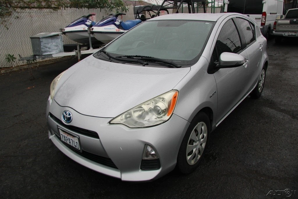 2013 Toyota Prius 3rd Gen - Image 2 of 21