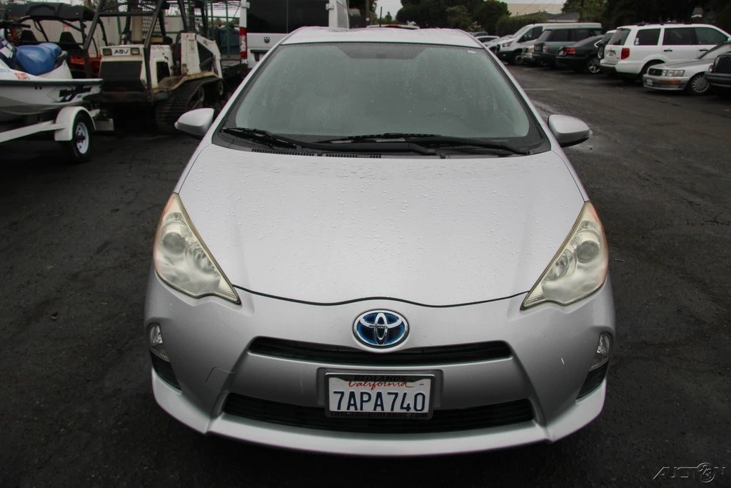 2013 Toyota Prius 3rd Gen - Image 9 of 21