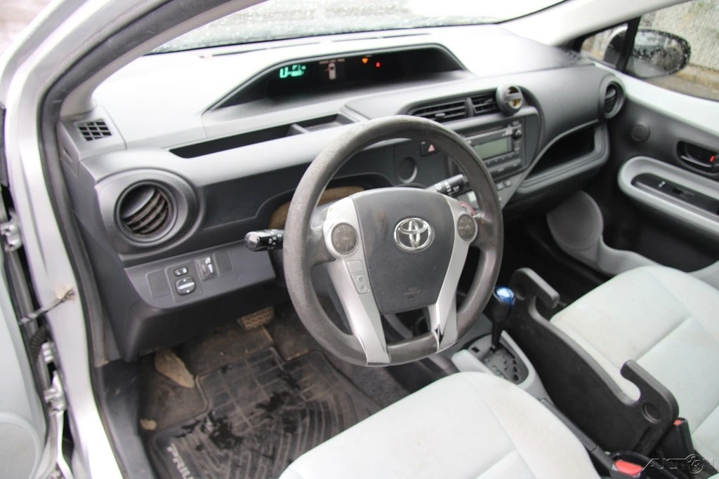 2013 Toyota Prius 3rd Gen - Image 13 of 21