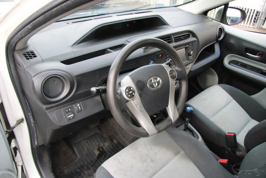 2013 Toyota Prius 3rd Gen - Image 14 of 21