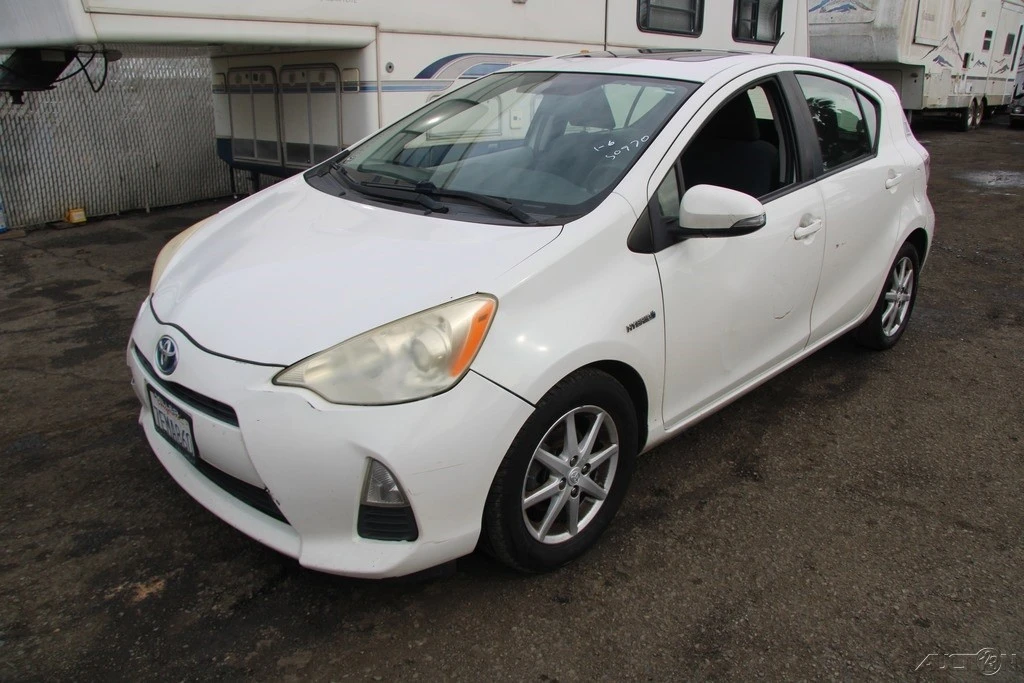 2013 Toyota Prius 3rd Gen - Image 2 of 21