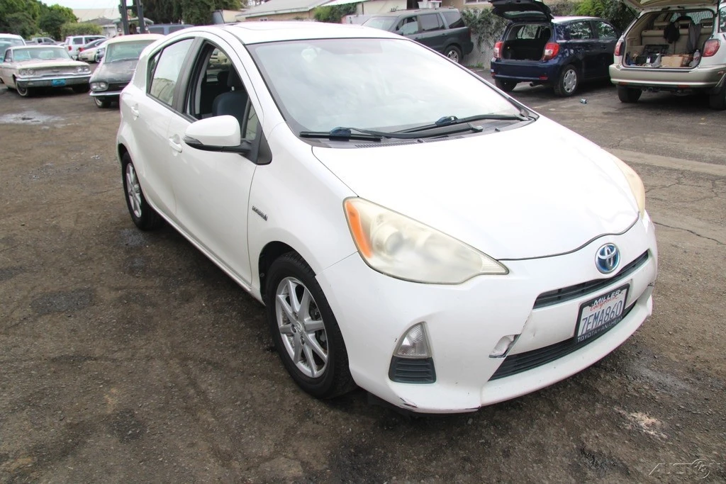 2013 Toyota Prius 3rd Gen - Image 8 of 21