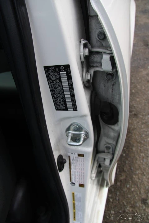 2013 Toyota Prius 3rd Gen - Image 10 of 21