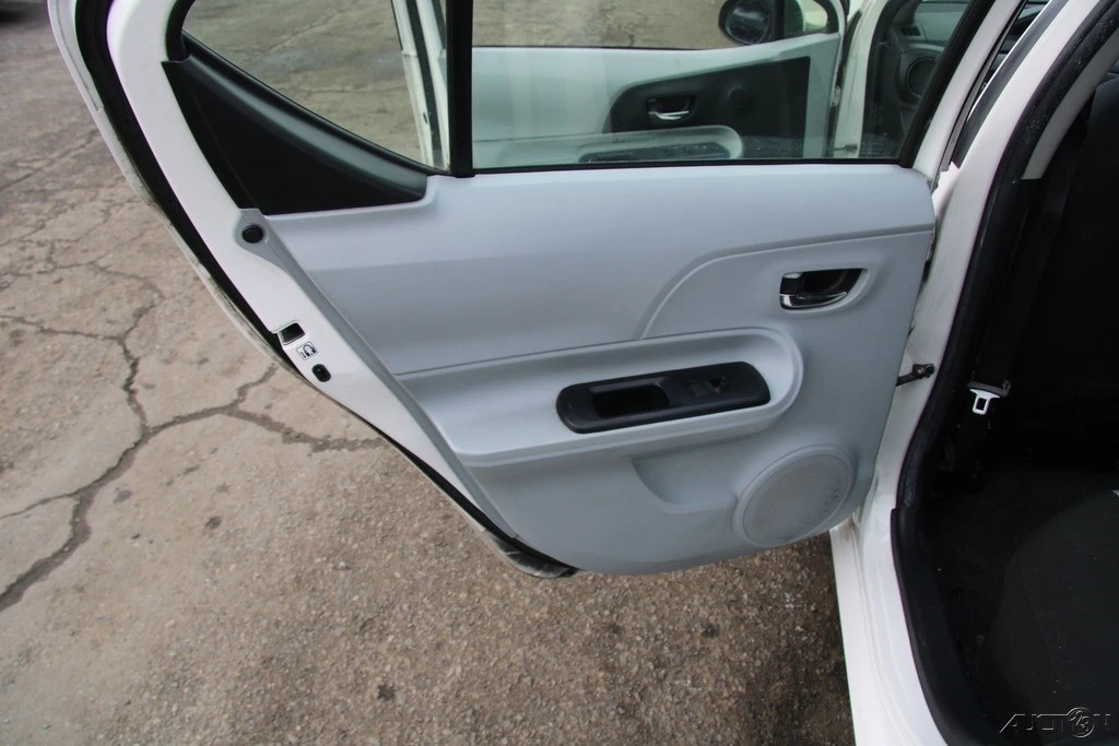 2013 Toyota Prius 3rd Gen - Image 20 of 21