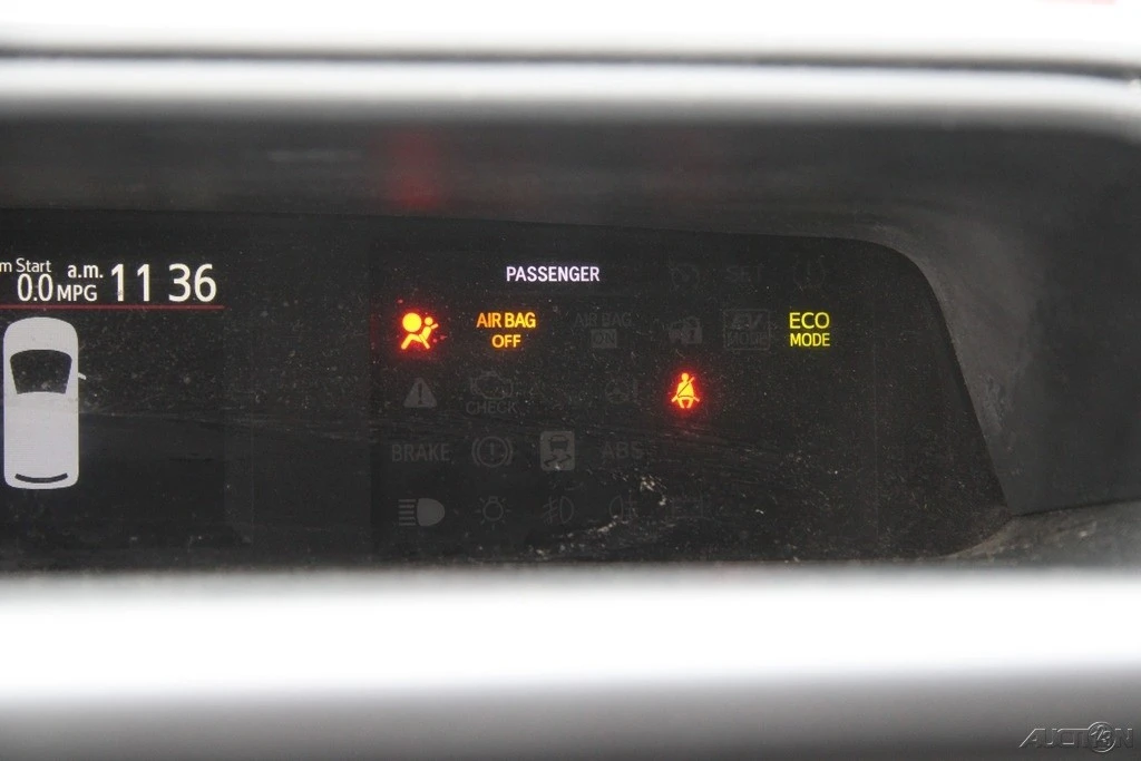 2013 Toyota Prius 3rd Gen - Image 17 of 21