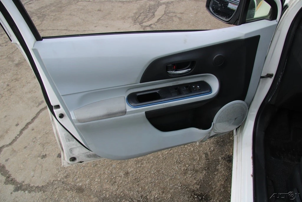 2013 Toyota Prius 3rd Gen - Image 12 of 21