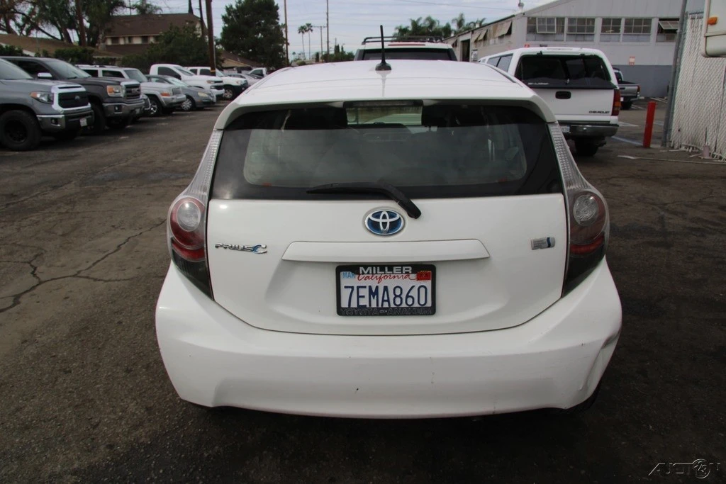 2013 Toyota Prius 3rd Gen - Image 5 of 21