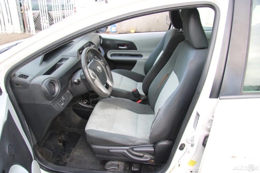 2013 Toyota Prius 3rd Gen - Image 13 of 21