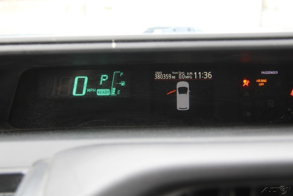 2013 Toyota Prius 3rd Gen - Image 15 of 21