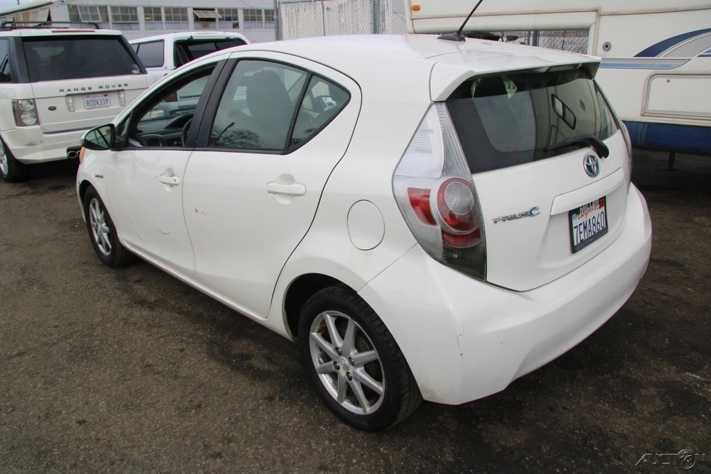2013 Toyota Prius 3rd Gen - Image 4 of 21