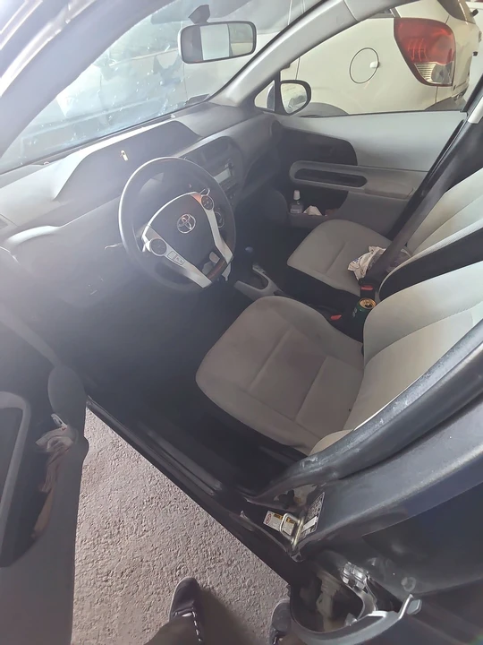 2013 Toyota Prius 3rd Gen - Image 7 of 9