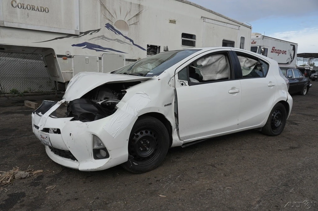 2013 Toyota Prius 3rd Gen - Image 2 of 21