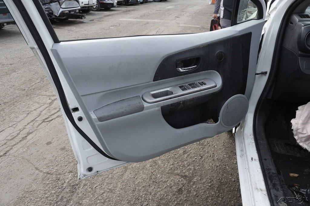 2013 Toyota Prius 3rd Gen - Image 14 of 21