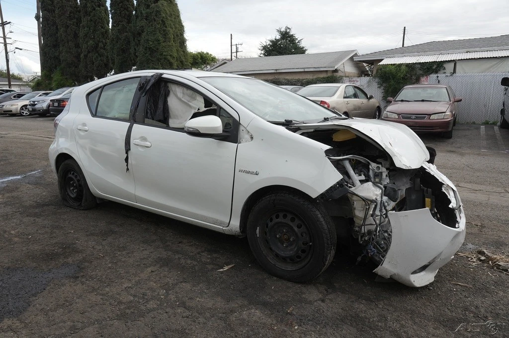 2013 Toyota Prius 3rd Gen - Image 8 of 21