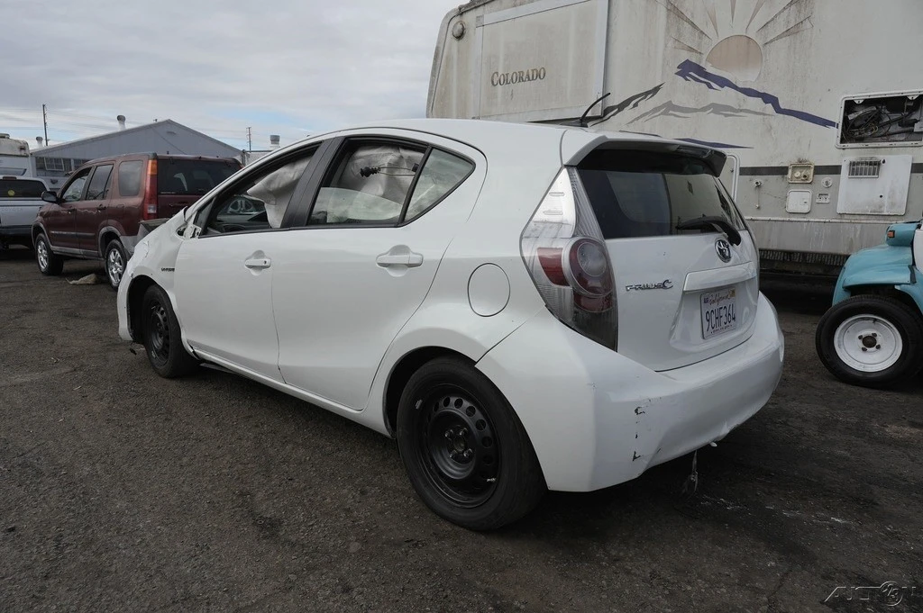 2013 Toyota Prius 3rd Gen - Image 4 of 21