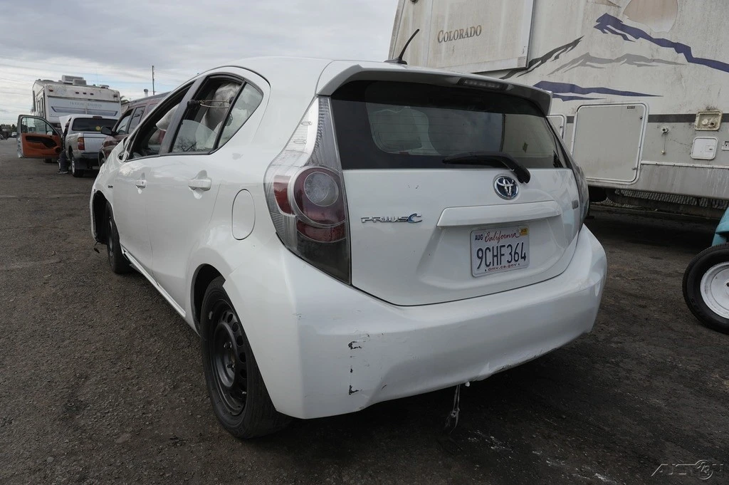 2013 Toyota Prius 3rd Gen - Image 5 of 21