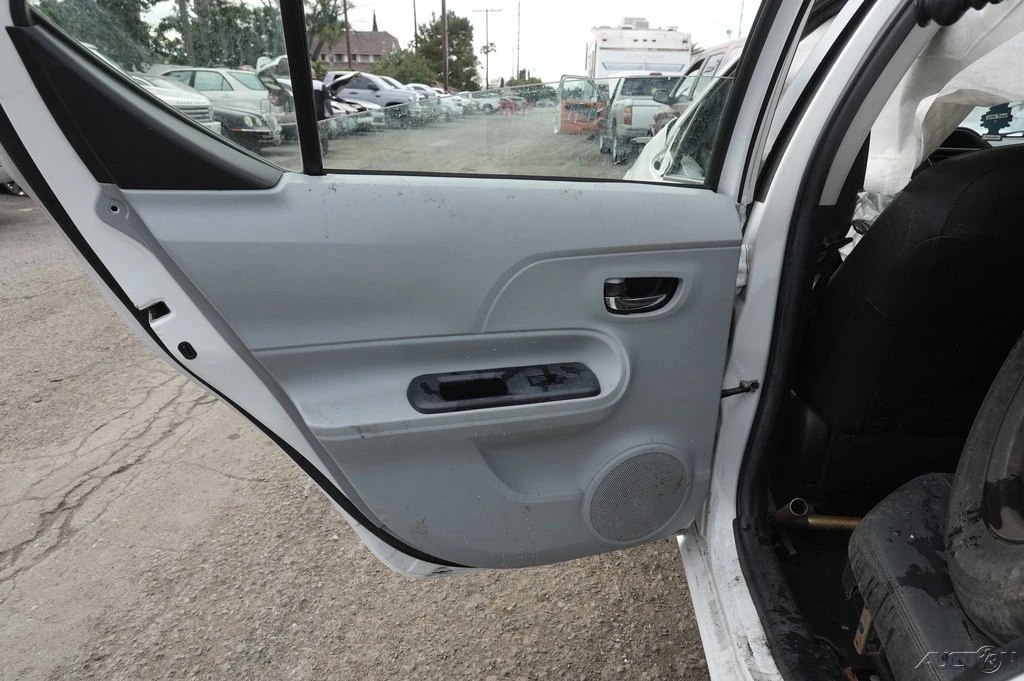 2013 Toyota Prius 3rd Gen - Image 18 of 21