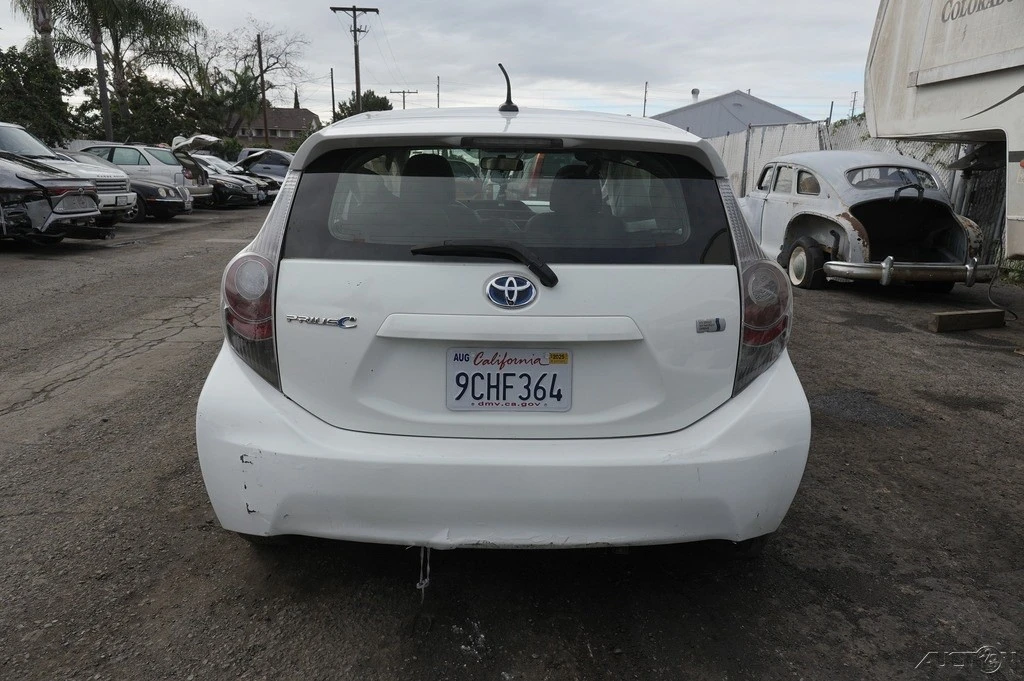 2013 Toyota Prius 3rd Gen - Image 6 of 21