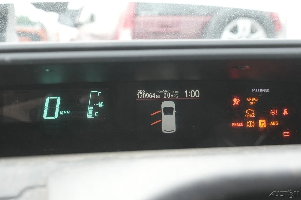2013 Toyota Prius 3rd Gen - Image 15 of 21