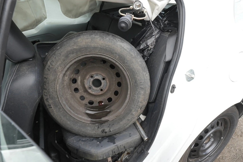2013 Toyota Prius 3rd Gen - Image 17 of 21