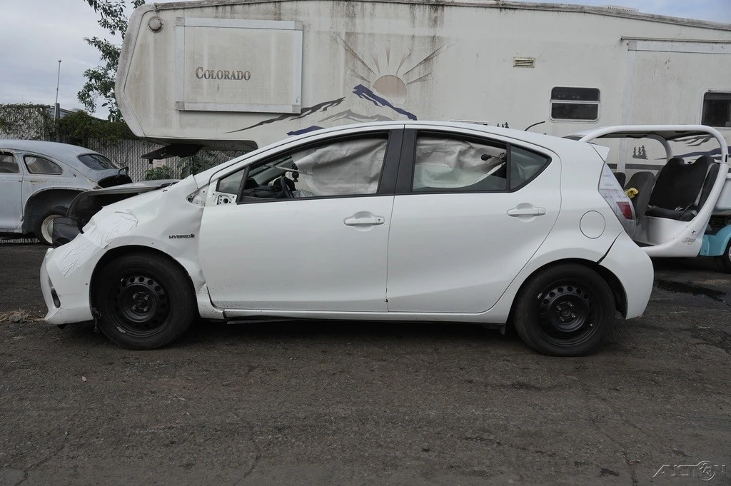2013 Toyota Prius 3rd Gen - Image 3 of 21