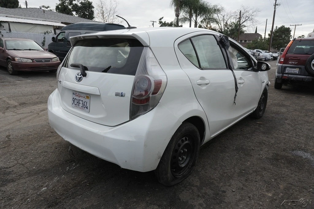 2013 Toyota Prius 3rd Gen - Image 7 of 21