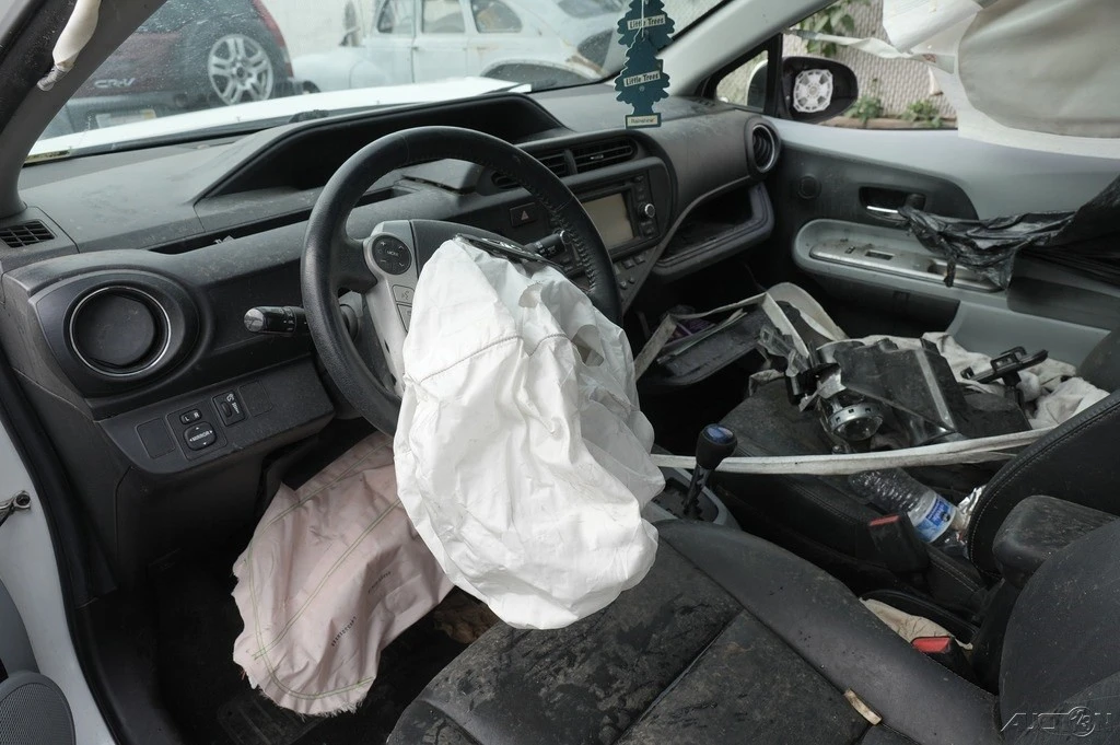2013 Toyota Prius 3rd Gen - Image 12 of 21