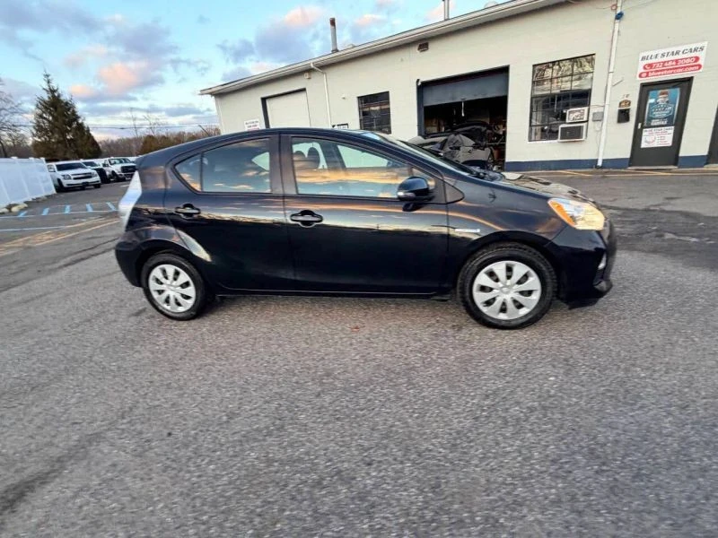2013 Toyota Prius 3rd Gen - Image 9 of 12