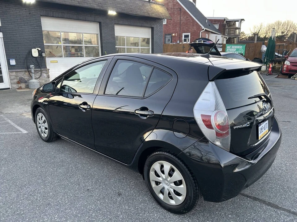 2013 Toyota Prius 3rd Gen - Image 7 of 21