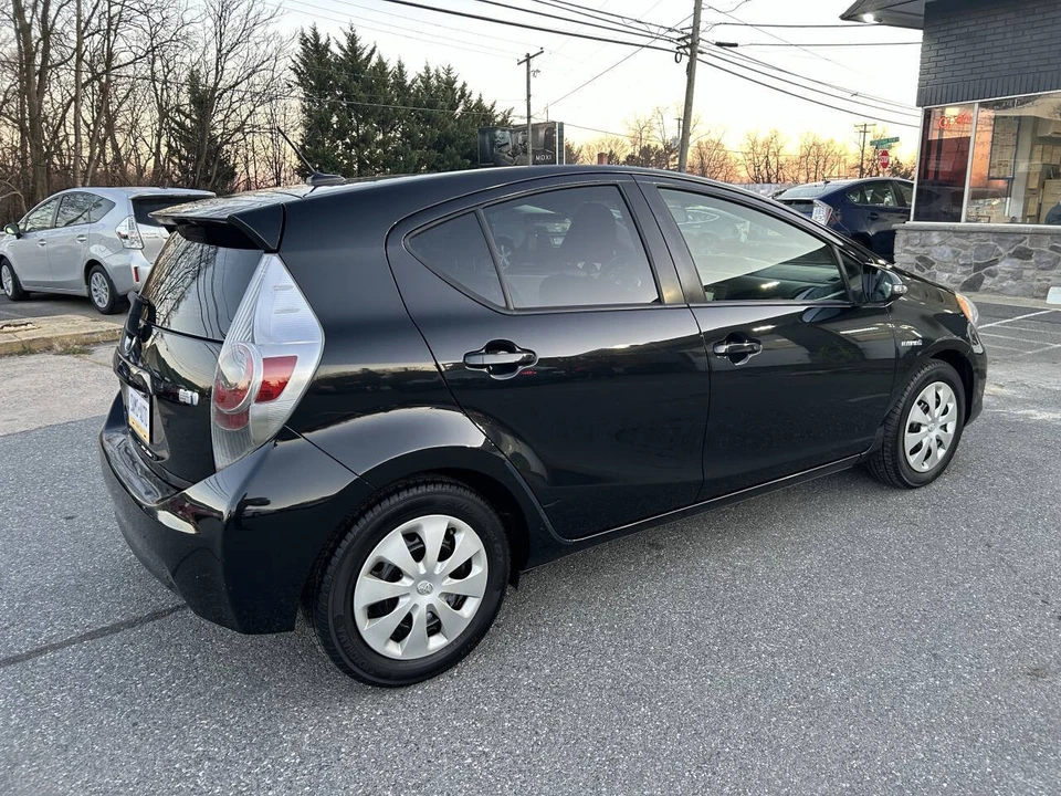 2013 Toyota Prius 3rd Gen - Image 5 of 21