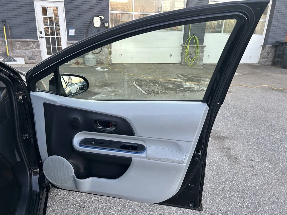 2013 Toyota Prius 3rd Gen - Image 19 of 21