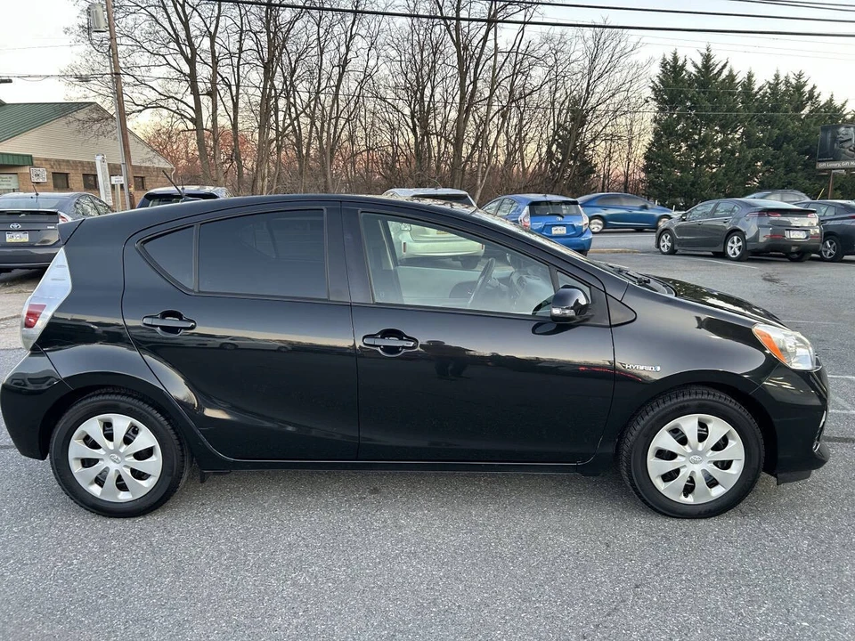 2013 Toyota Prius 3rd Gen - Image 4 of 21