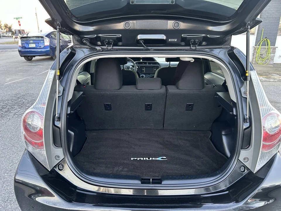 2013 Toyota Prius 3rd Gen - Image 13 of 21