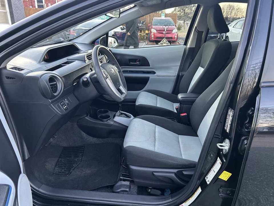 2013 Toyota Prius 3rd Gen - Image 15 of 21