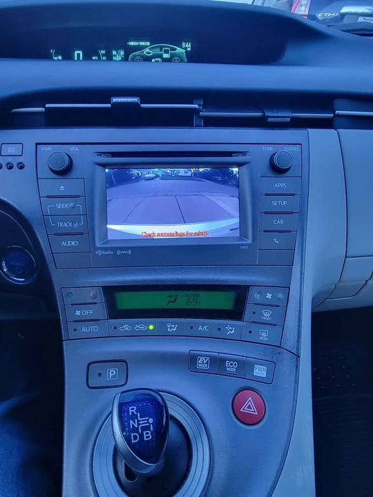 2013 Toyota Prius 3rd Gen - Image 15 of 20