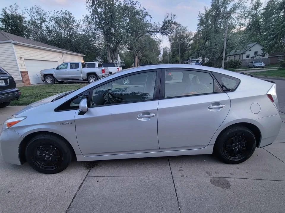 2013 Toyota Prius 3rd Gen - Image 4 of 20