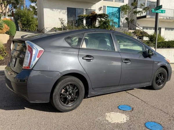 2013 Toyota Prius 2nd Gen - Image 6 of 8