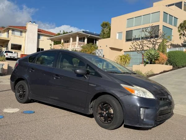 2013 Toyota Prius 2nd Gen - Image 2 of 8