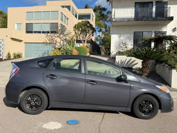 2013 Toyota Prius 2nd Gen - Image 4 of 8