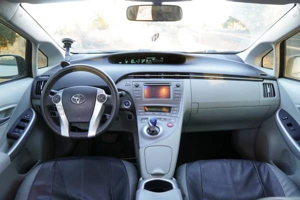 2013 Toyota Prius 3rd Gen - Image 4 of 5