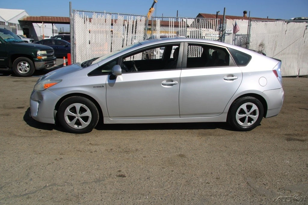 2013 Toyota Prius 3rd Gen - Image 3 of 21