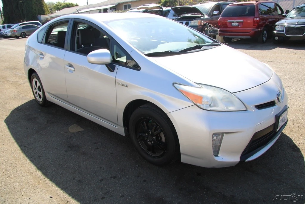 2013 Toyota Prius 3rd Gen - Image 10 of 21